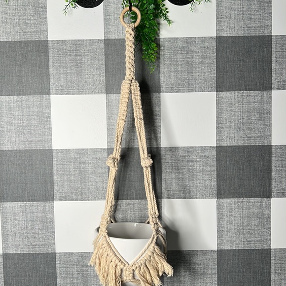 Macrame With white Planter - Picture 3 of 4